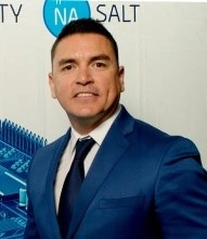 Alberto Flores headshot image